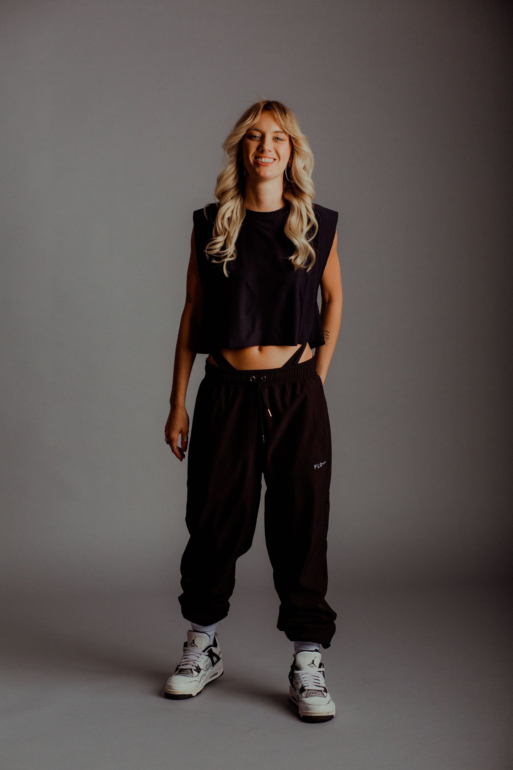 CROP TOP SIN MANGAS NEGRO