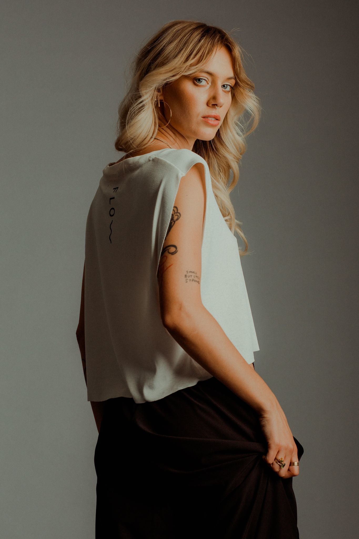 SLEEVELESS CROP TOP WHITE