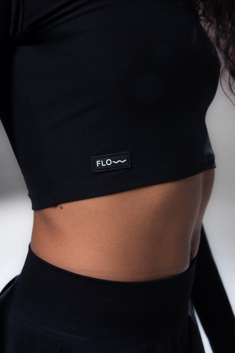 LONG SLEEVE CROP TOP BLACK