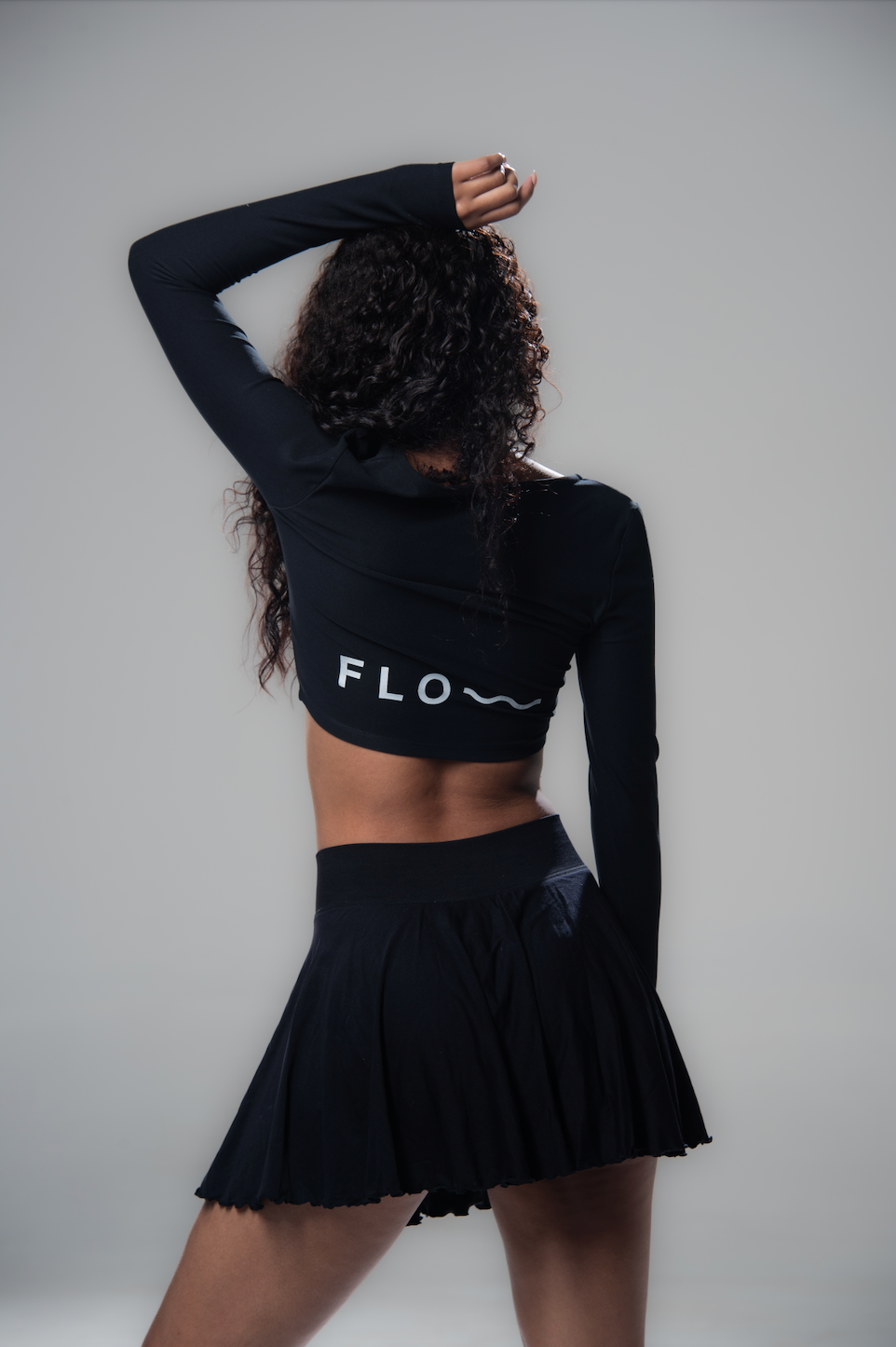 LONG SLEEVE CROP TOP BLACK