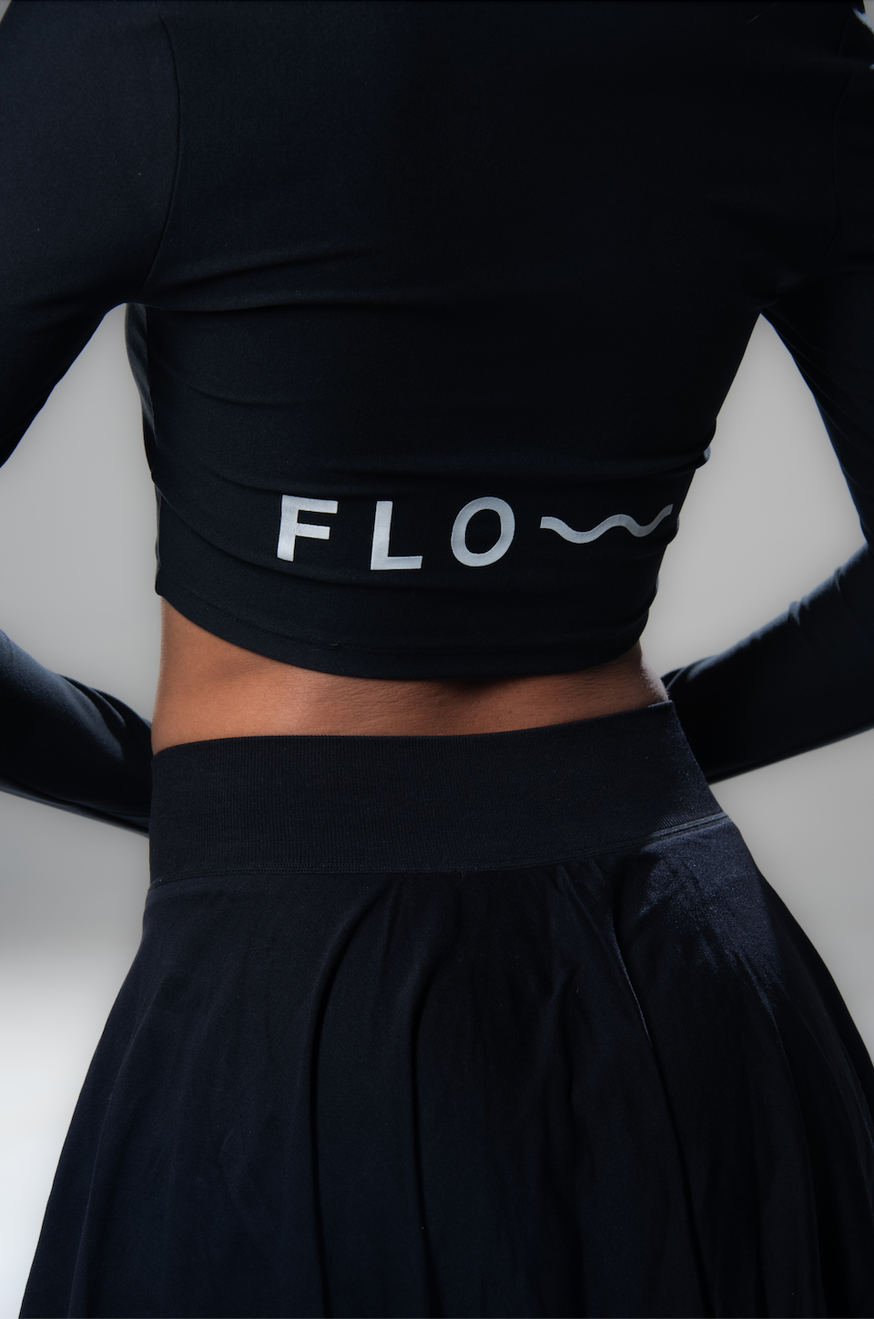 LONG SLEEVE CROP TOP BLACK