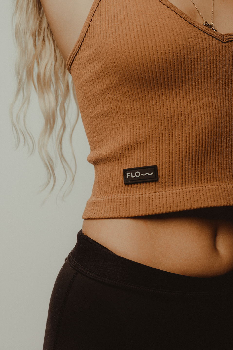 CLASSIC CROP TOP CARAMEL