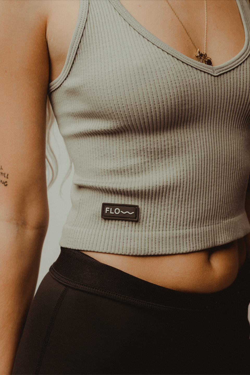 CLASSIC CROP TOP GRAY