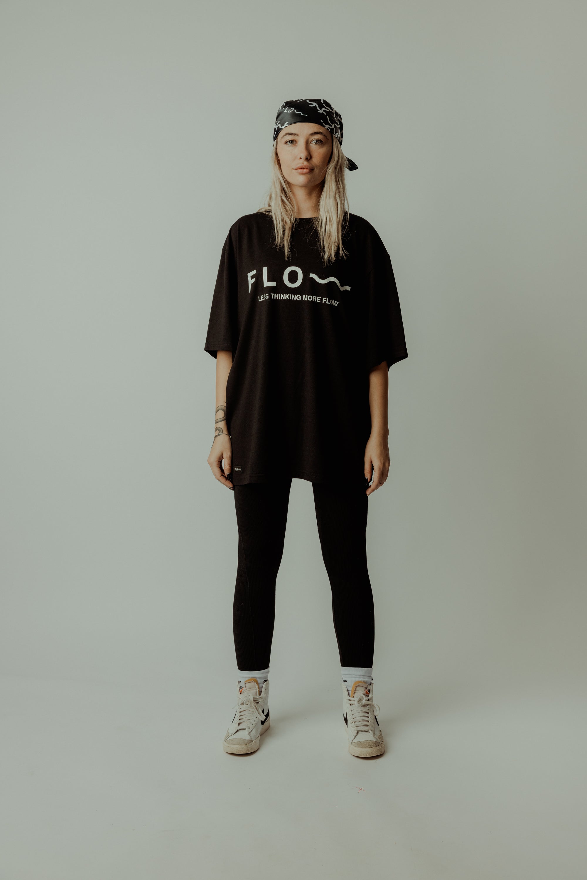 LESS THINKING MORE FLOW TEE BLACK