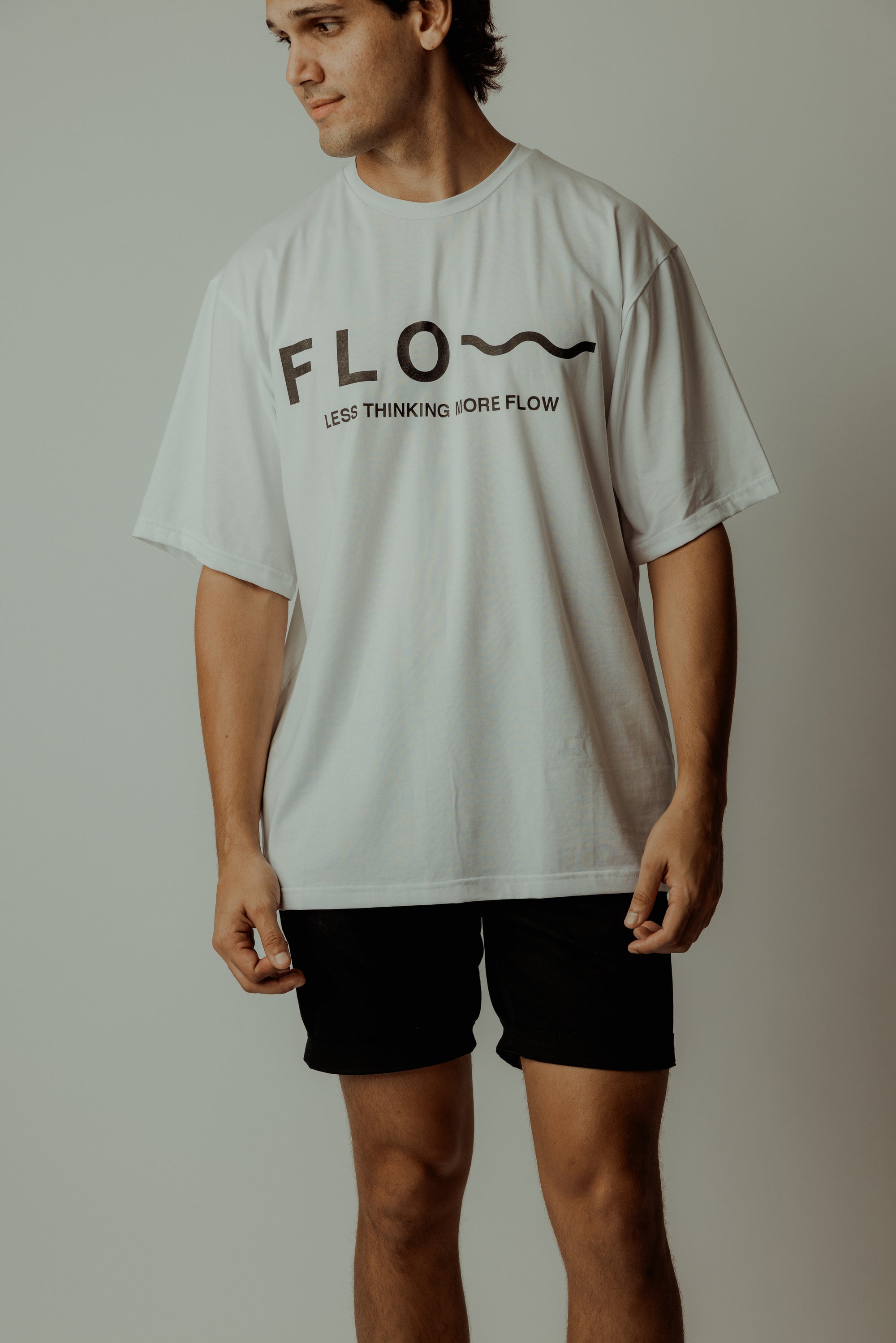 CAMISETA BLANCA LESS THINKING MORE FLOW