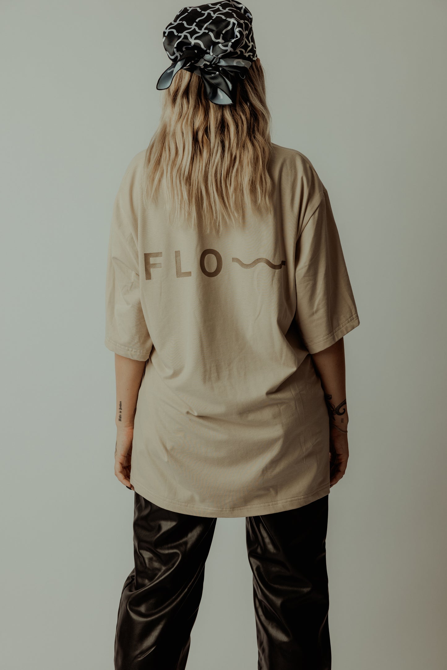 CLASSIC FLOW TEE LATTE