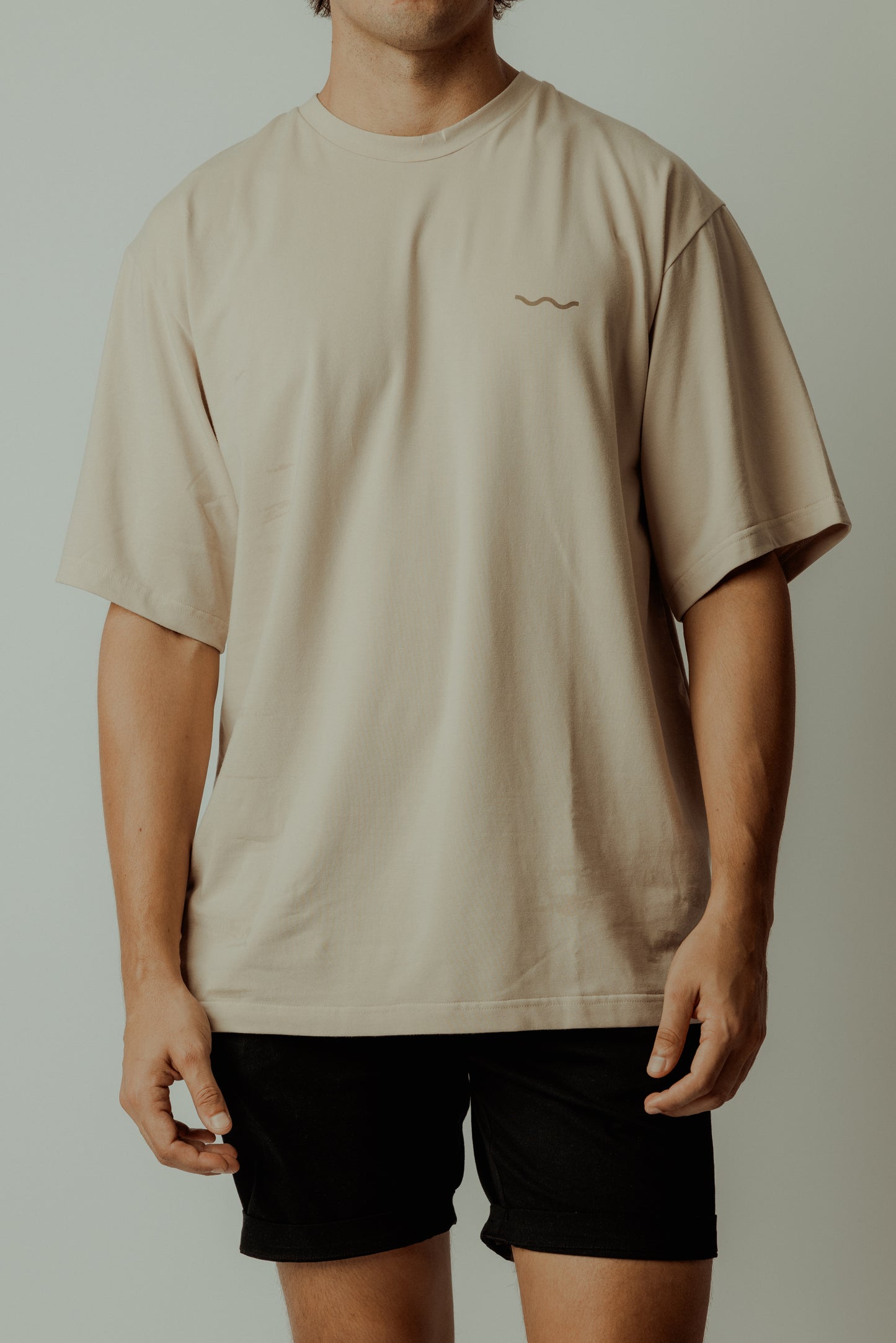 CLASSIC FLOW TEE LATTE