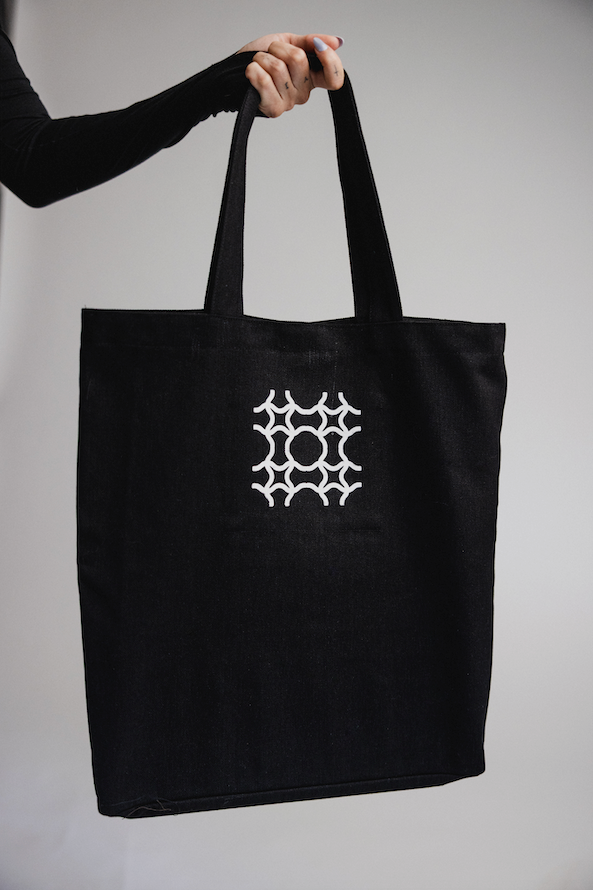 MANTIS TOTE BAG