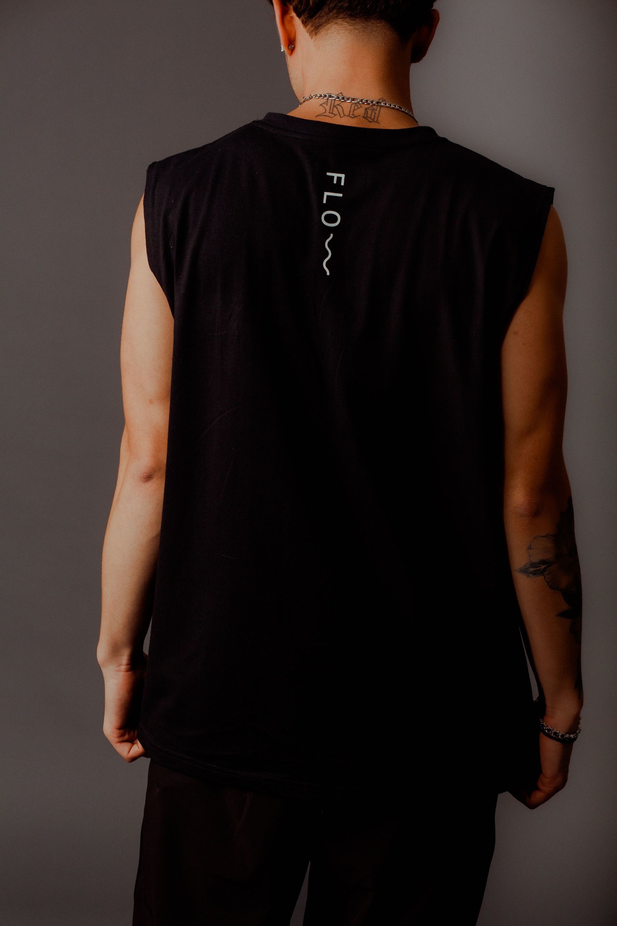 CLASSIC LONG SLEEVELESS BLACK