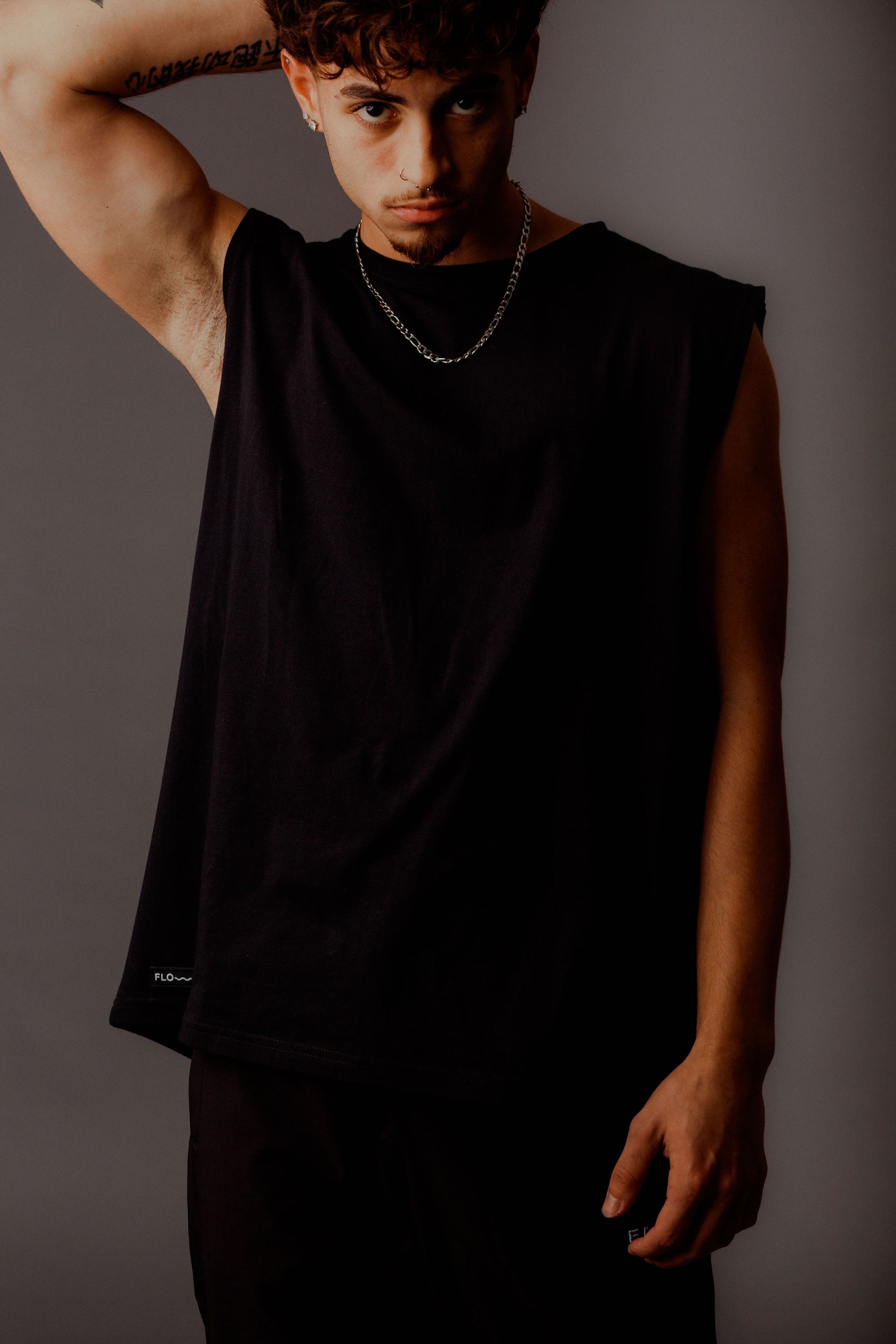 CLASSIC LONG SLEEVELESS BLACK