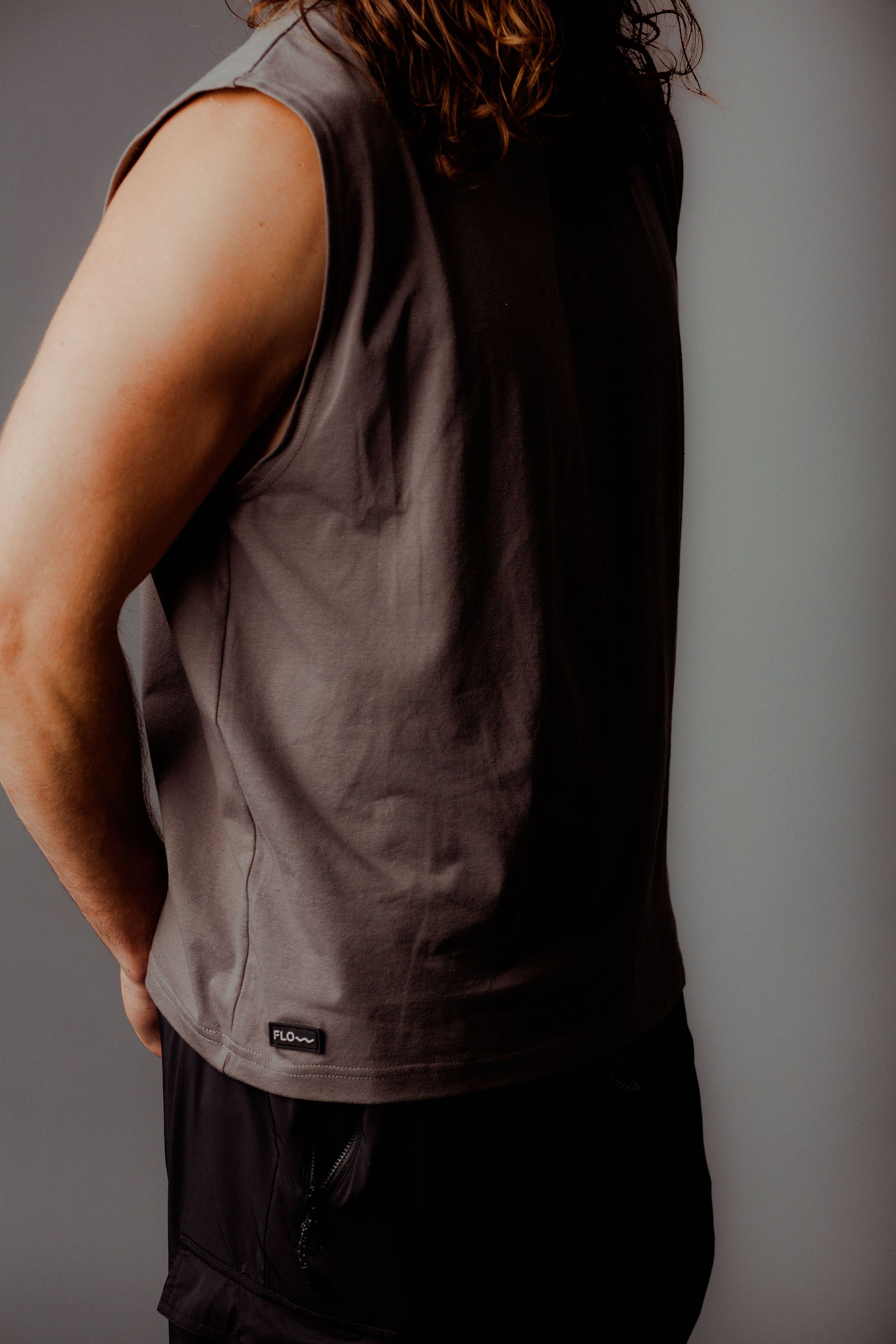 CLASSIC LONG SLEEVELESS GRAY