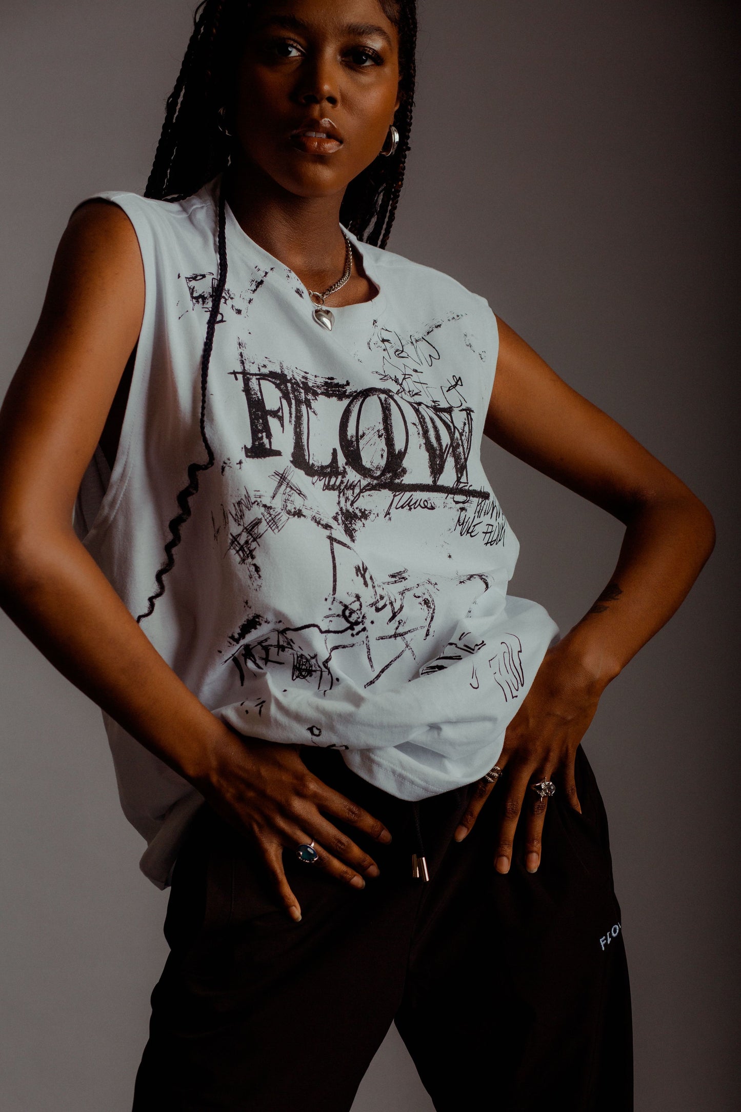 FLOW EFFECT CHAOS LONG SLEEVELESS WHITE