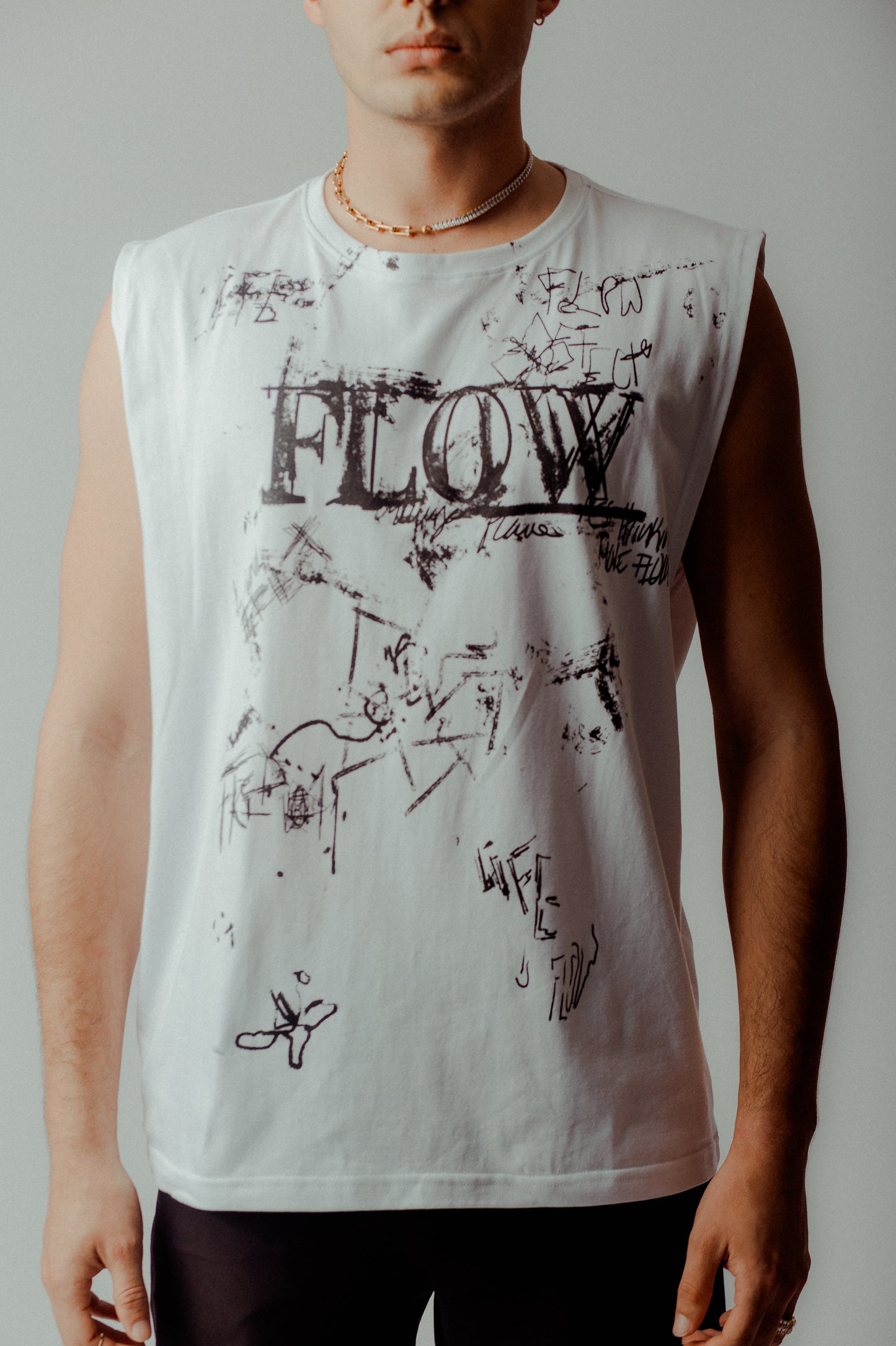 FLOW EFFECT CHAOS LONG SLEEVELESS WHITE