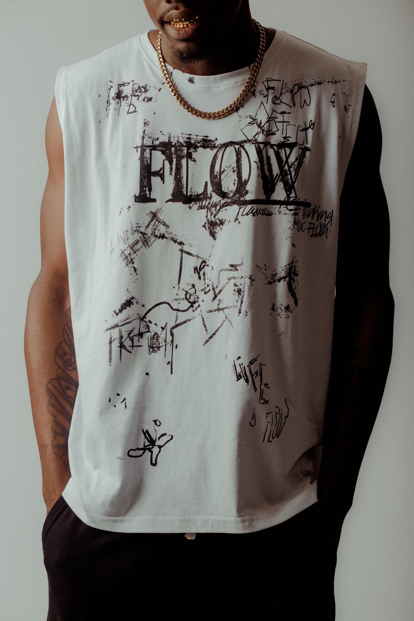 FLOW EFFECT CHAOS LONG SLEEVELESS WHITE