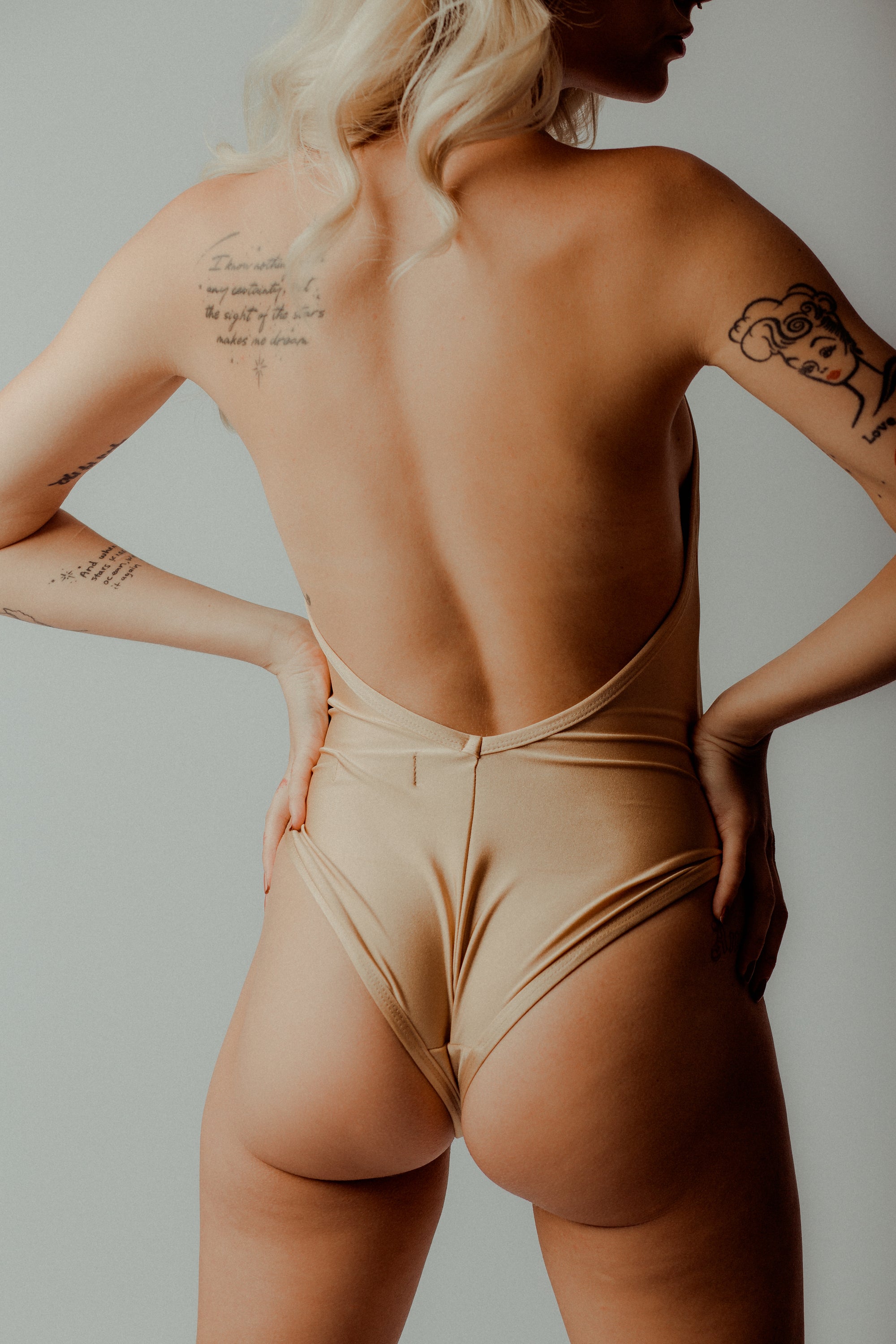 HALTER BODYSUIT GOLD