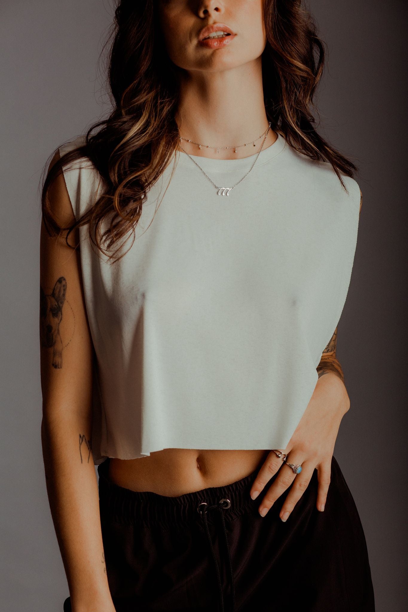 SLEEVELESS CROP TOP WHITE