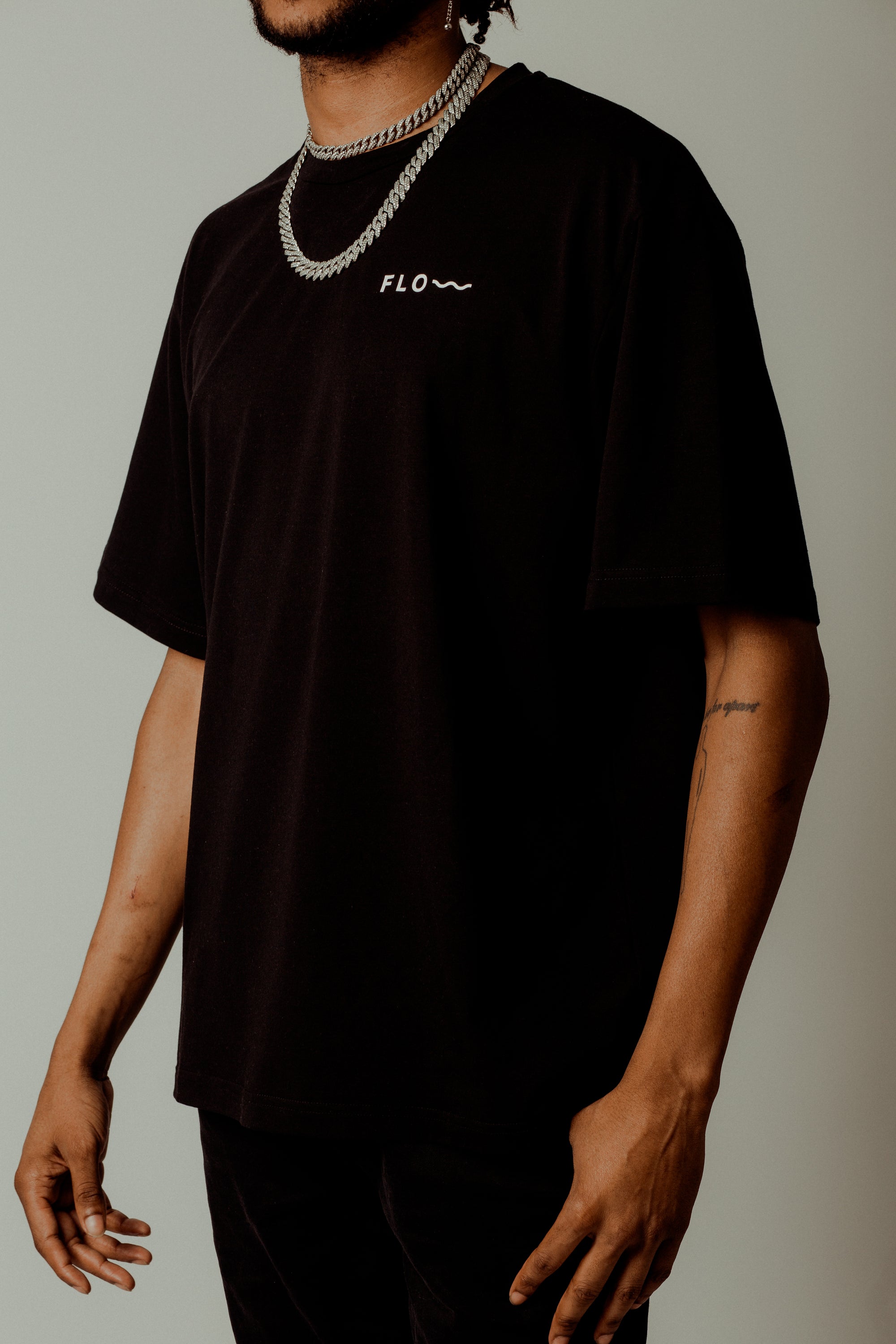 CLASSIC FLOW TEE BLACK