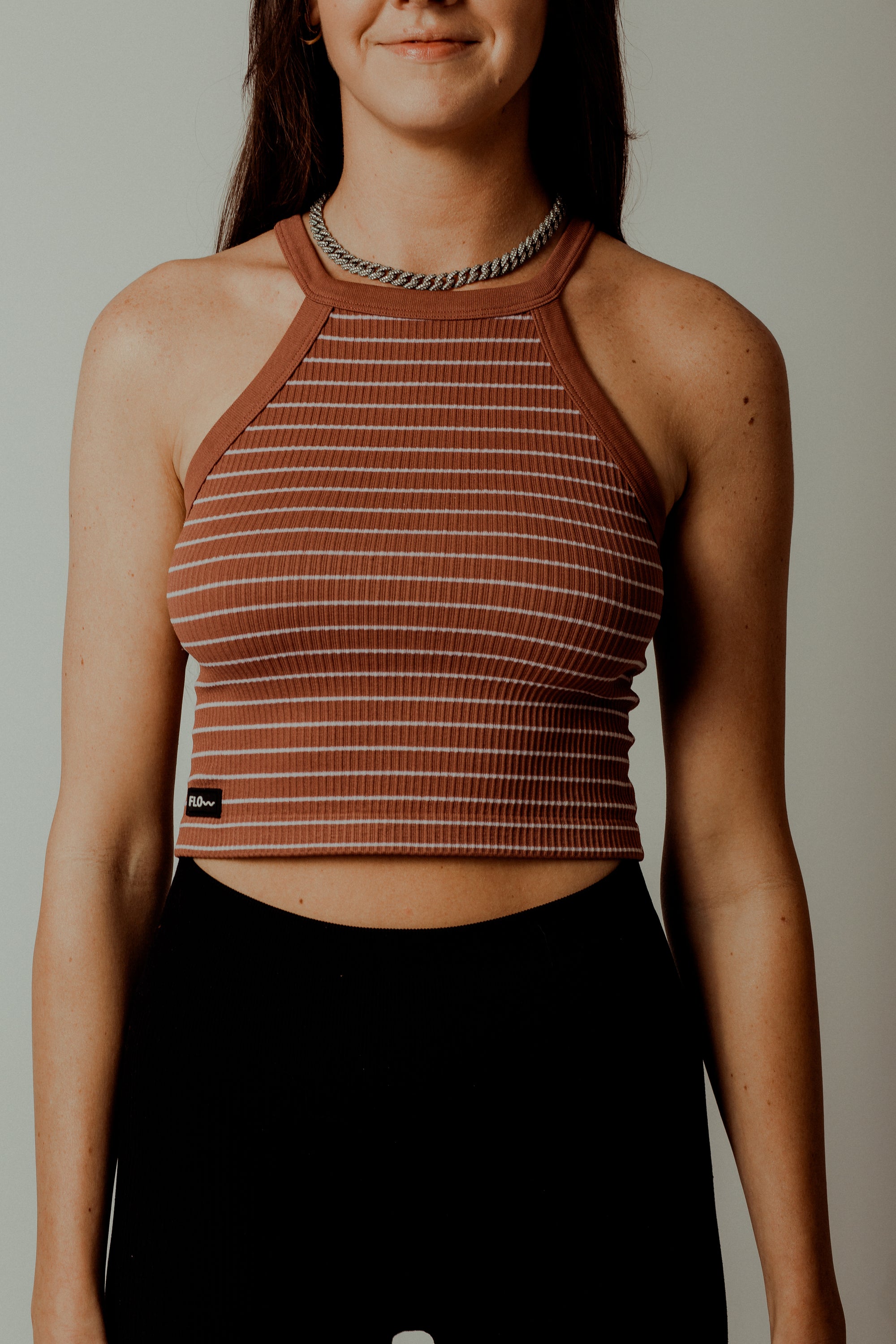 TOP CORTO RAYAS CHOCOLATE/BLANCO
