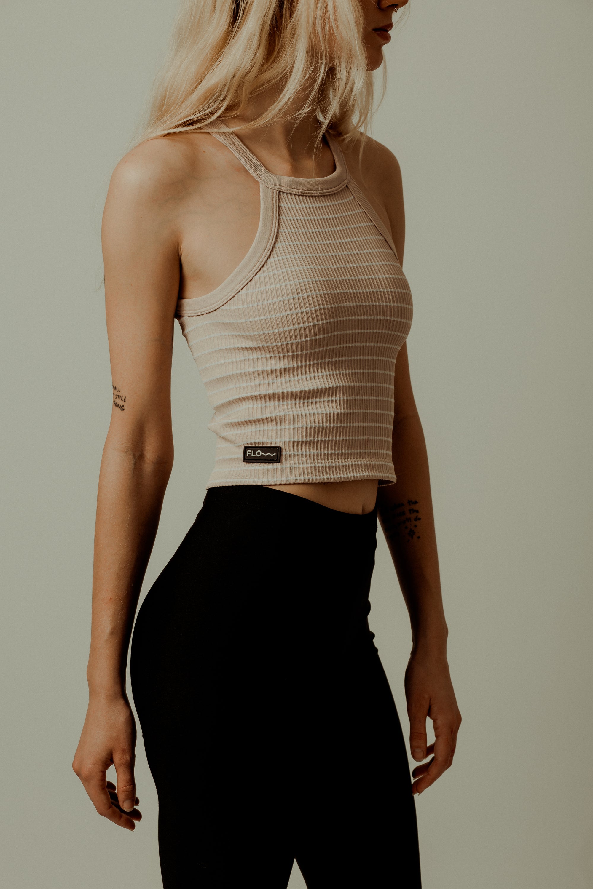 TOP CORTO RAYAS NUDE/BLANCO
