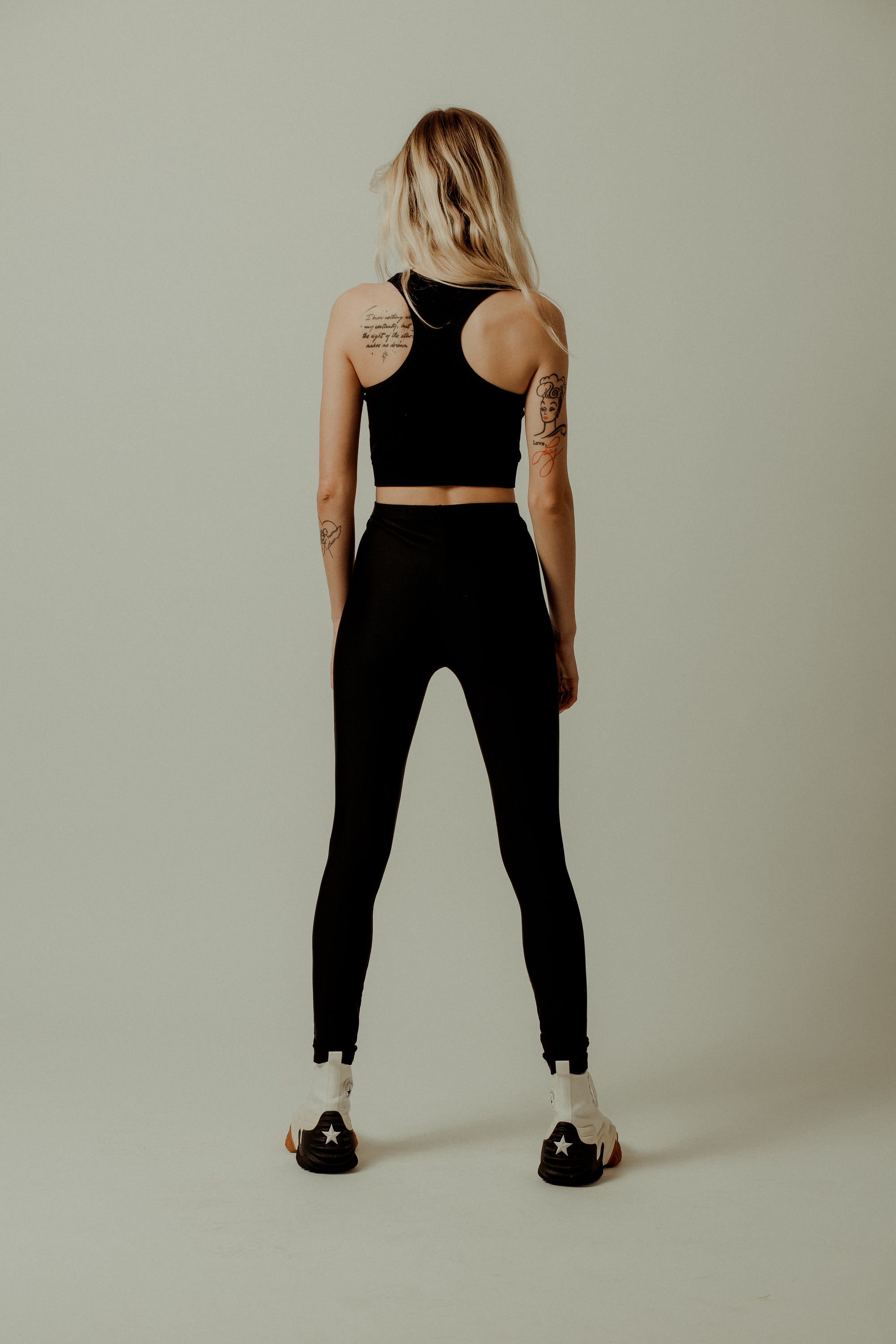 HALTER CROP TOP