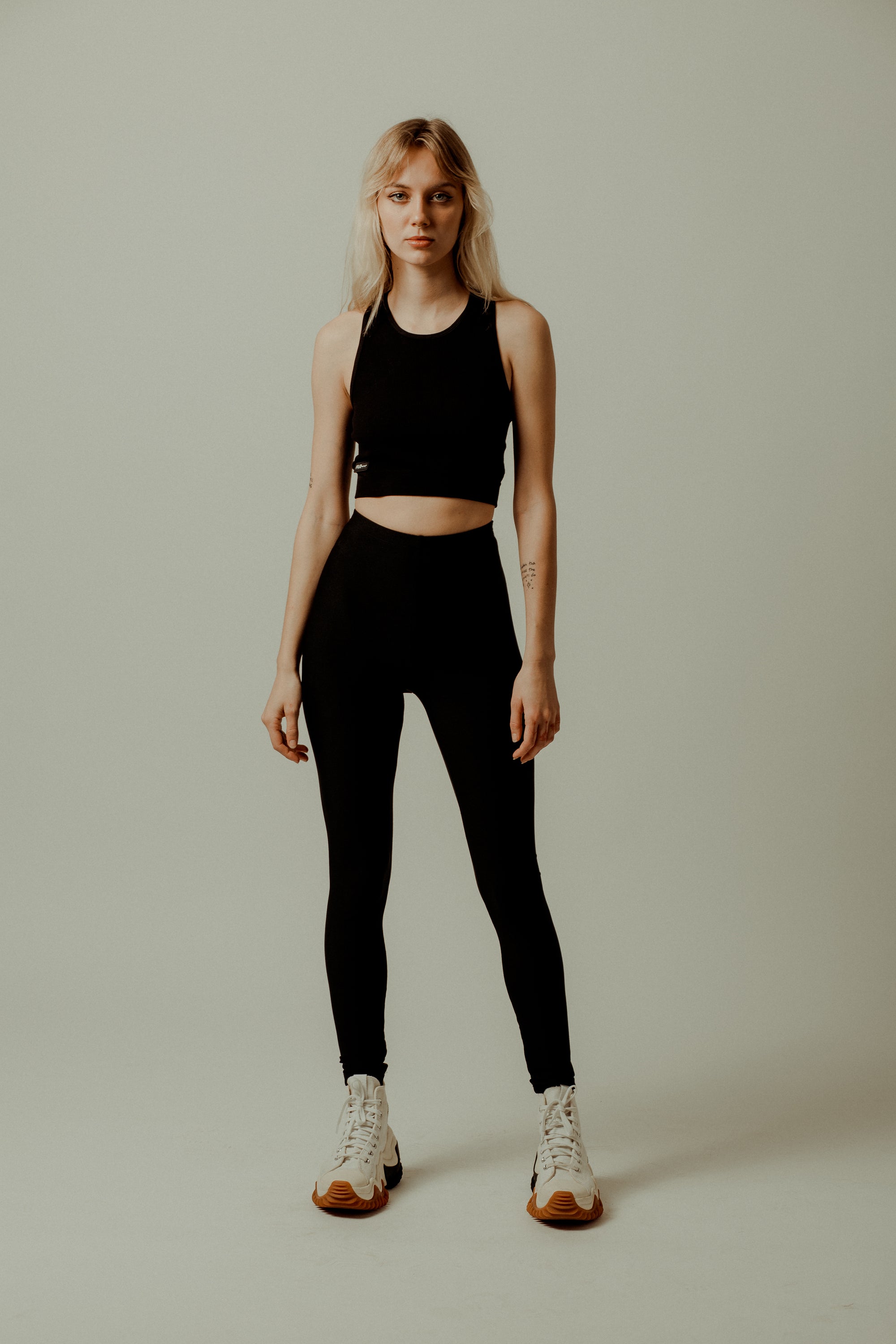 HALTER CROP TOP