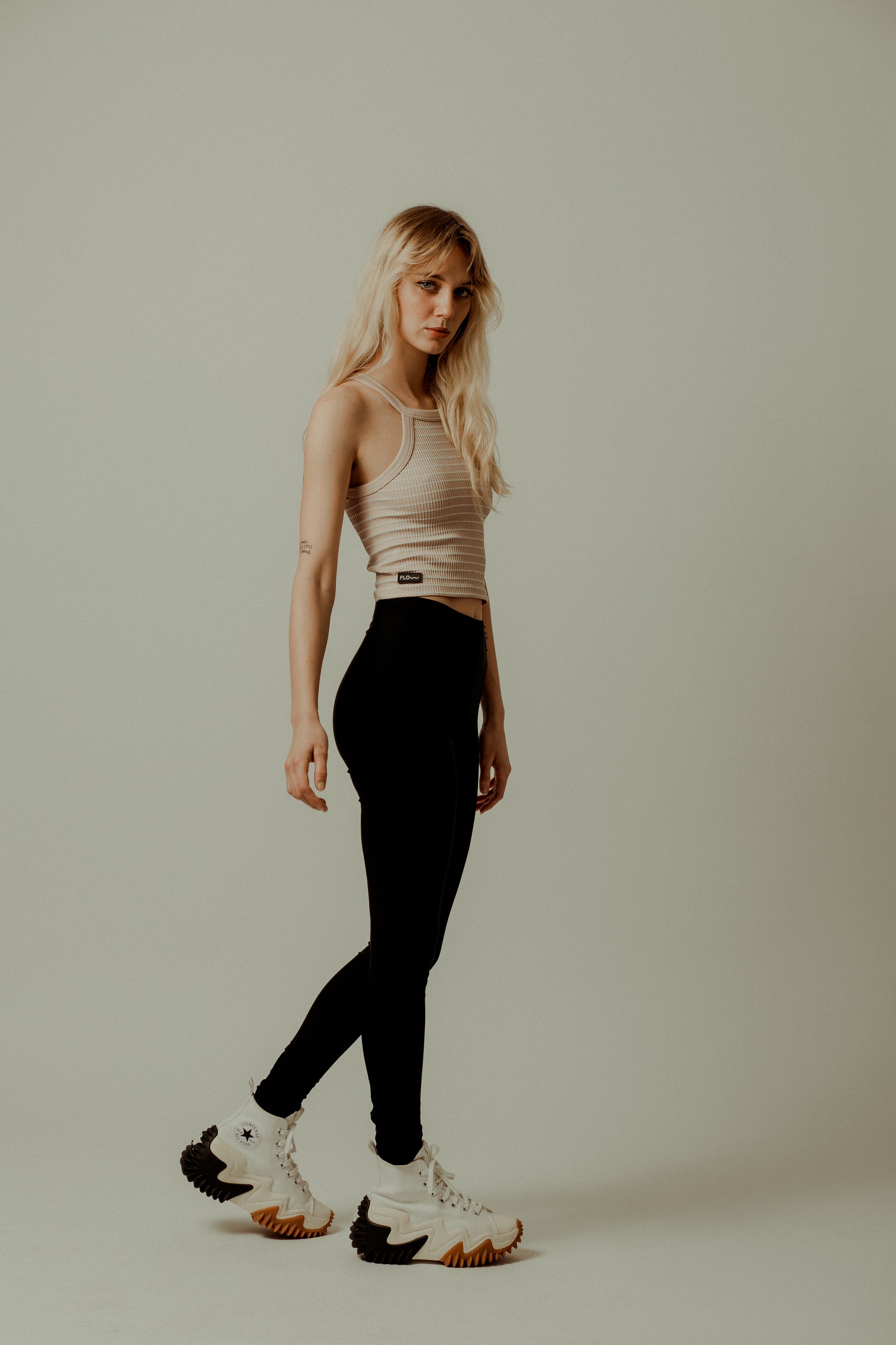 TOP CORTO RAYAS NUDE/BLANCO