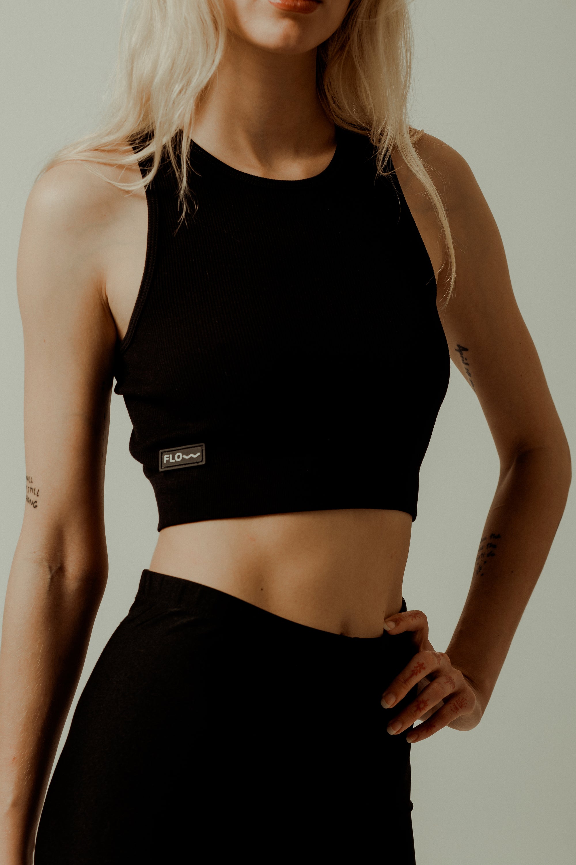 HALTER CROP TOP